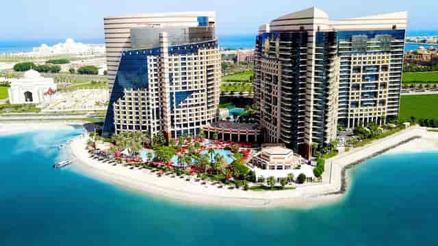 Beachfront hotel Meeting Plus 6 at Khalidiya Palace, ideal for corporate events and meetings.