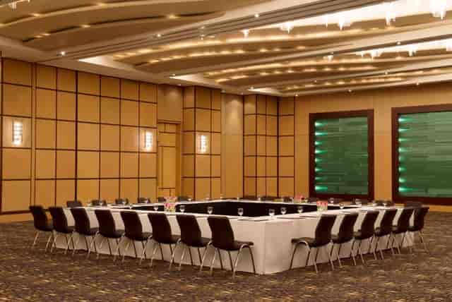Liwa Grand Ballroom U-shaped meeting space, ideal for corporate events in Abu Dhabi.