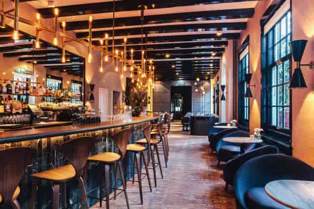 Stylish bar in The Dylan Amsterdam, ideal for networking events and informal meetings.