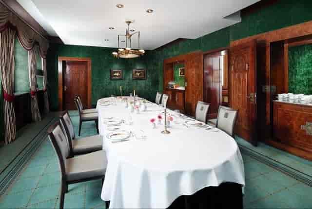 Burgomaster Chamber at Sofitel Amsterdam, elegant meeting room for corporate events.