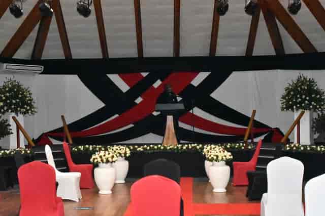 Pavilion Hall at Marks Park: elegant event space with stylish black and red decor.