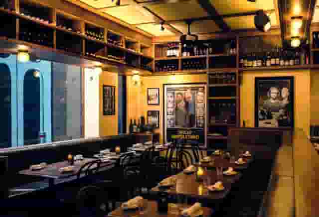 Alberto's Lounge