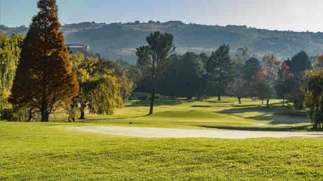 Glenvista Country Club golf course: lush greens for outdoor corporate events and team-building.