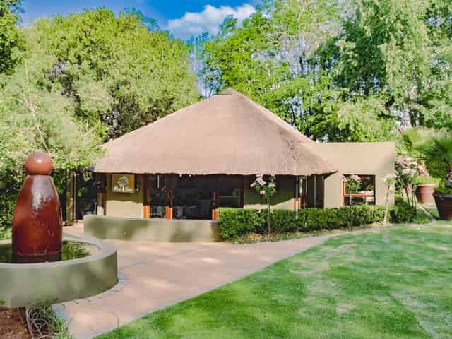 The Lawn Terrace Breakaway Space