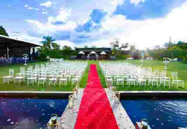 The Lawn Terrace Breakaway Space