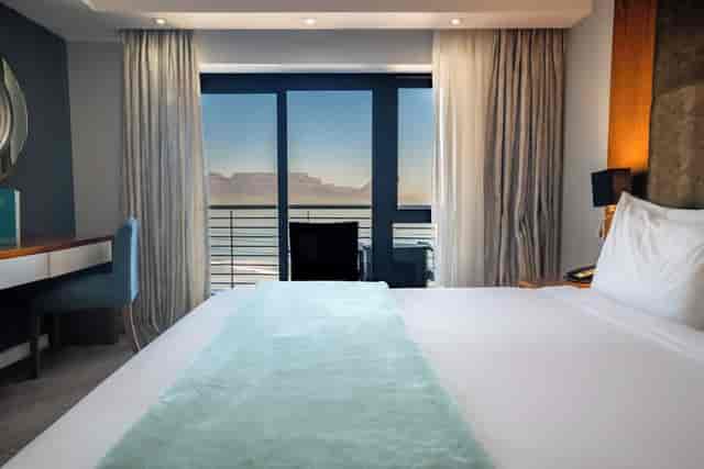 Blaauwberg Beach Hotel in Cape Town ...