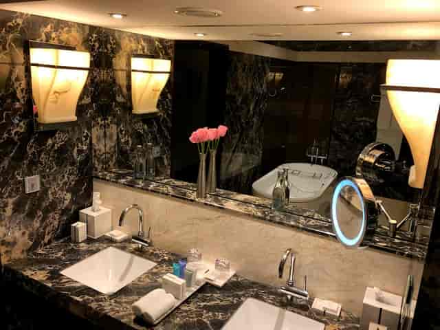 Luxurious marble bathroom at Woodvale Three, ideal for upscale events in Nairobi.