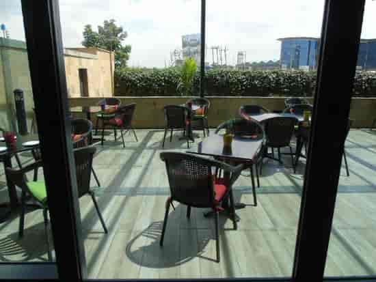 Rooftop infinity pool at Hilton Garden Inn Nairobi, perfect for networking events.