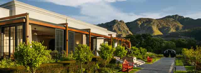 La Petite Colombe venue with modern architecture, ideal for events and meetings.