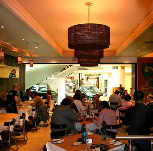 Col’Cacchio Court restaurant in Cavendish Square, ideal for networking events and gatherings.