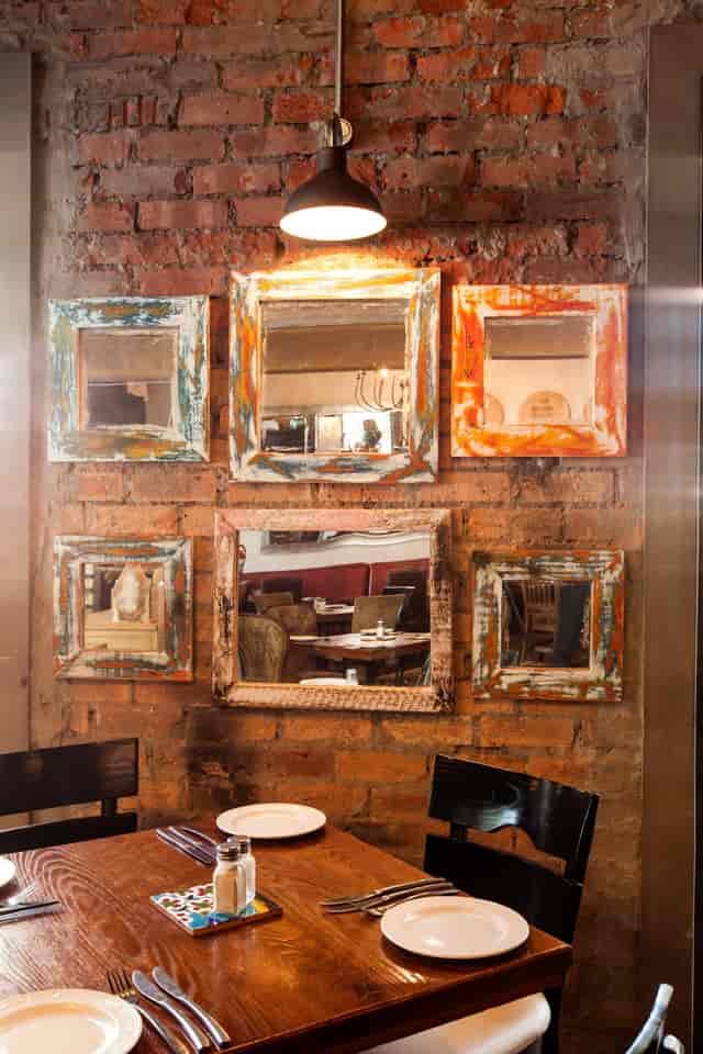 Creative restaurant wall with unique mirrors, perfect for intimate events and gatherings.