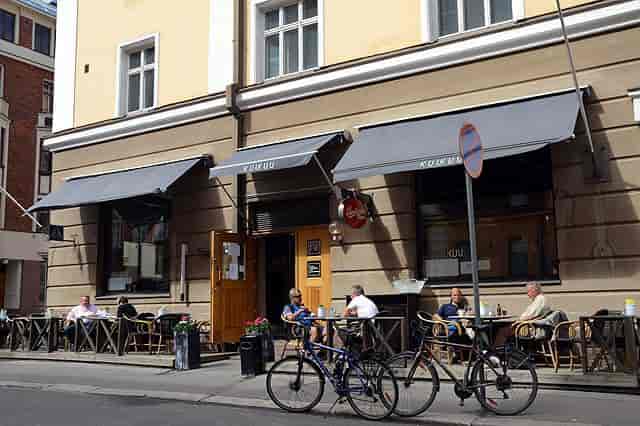 Terrace seating at Ravintola Kuu for casual networking and meetings in an urban café.