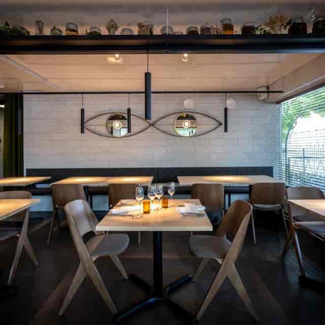 Modern dining space at Kaskis Restaurant, perfect for intimate gatherings and events.