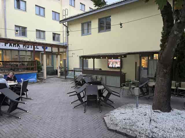 Cozy outdoor gathering space at Park Hotel Käpylä for networking events and meetings.