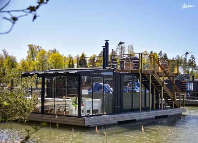 Modern floating restaurant in Laguuni, perfect for meetings and events with waterfront views.