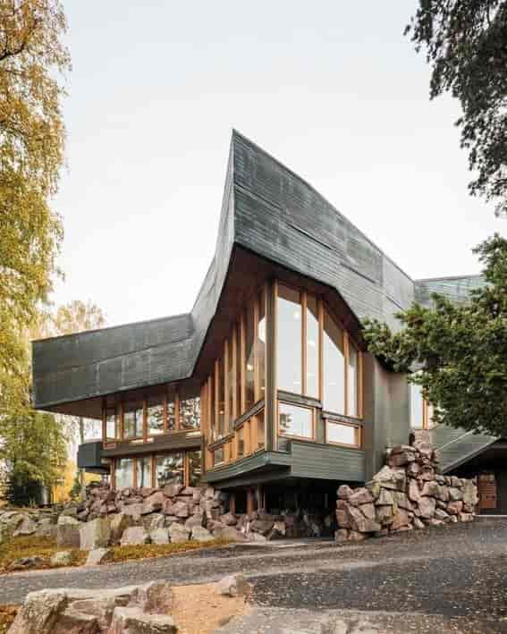 Sief Hall Dipoli: modern venue with large windows, perfect for retreats and corporate meetings.
