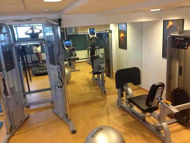 Gym in Munkkiniemi with exercise machines for corporate wellness events.