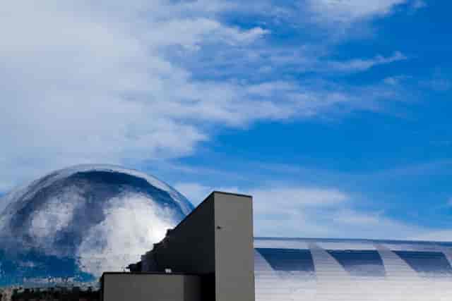 Heureka Planetarium: modern dome venue for impactful conferences and exhibits.