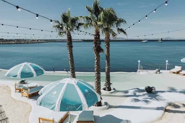 Champagne Deck