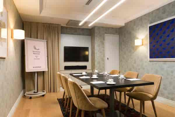 Dining Room Elias at Hotel St. George, modern meeting space for corporate gatherings.