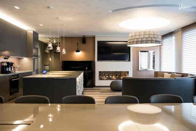Modern meeting space at Roba Lounge Venuu, perfect for intimate team events and brainstorming.
