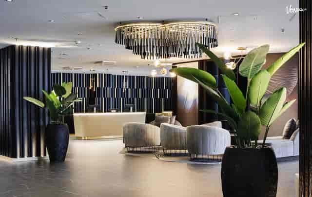 Modern lobby of LUMO, Crowne Plaza Helsinki – ideal for events and networking.