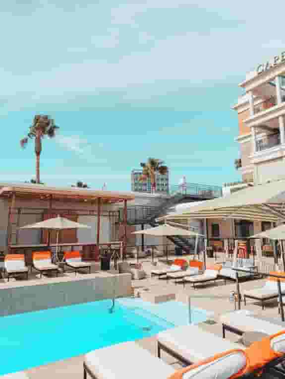 Pool Bar