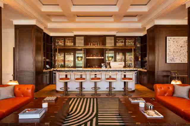 Library Lounge at Cape Grace Hotel: stylish bar for networking and informal meetings.