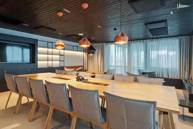 Modern meeting room at Holiday Inn Helsinki - Expo, ideal for corporate events.