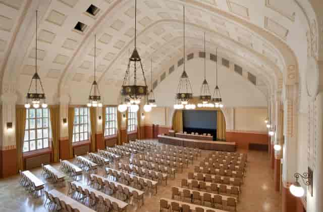 Spacious conference hall with vaulted ceilings in Paasitorni, perfect for events and gatherings.