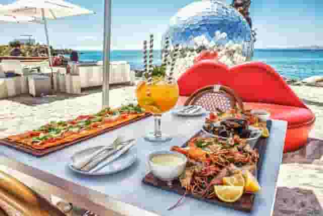 Café & Beach