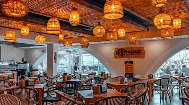 Mozambik Restaurant at Colosseum Hotel: cozy wooden-accented space for gatherings.