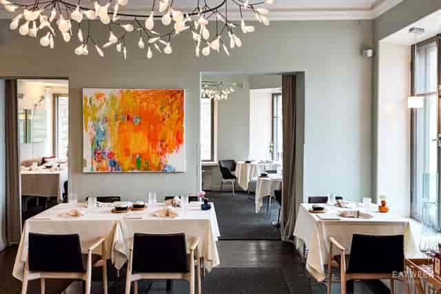 Modern dining space in Ravintola Olo, perfect for intimate gatherings and corporate events.