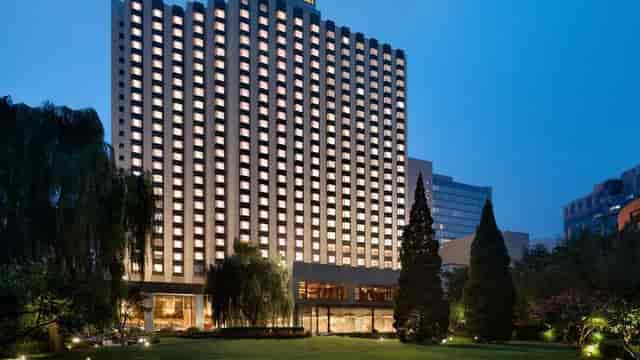Modern Suites at Shangri-La Hotel, Beijing, ideal for corporate events and networking.