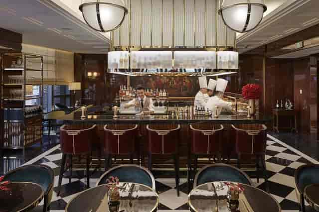 Taipan I bar at Mandarin Oriental Beijing: elegant design for networking events and gatherings.