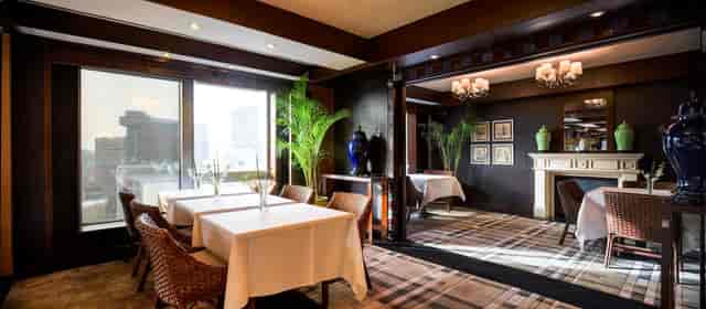 Elegant lobby lounge in The Great Wall Hotel Beijing, ideal for upscale events and dining.