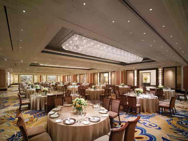 Elegant banquet hall at China World Hotel, ideal for corporate events and gatherings.