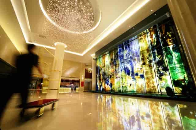 "Rouge Restaurant lobby at Crowne Plaza Beijing with elegant chandelier, ideal for events."