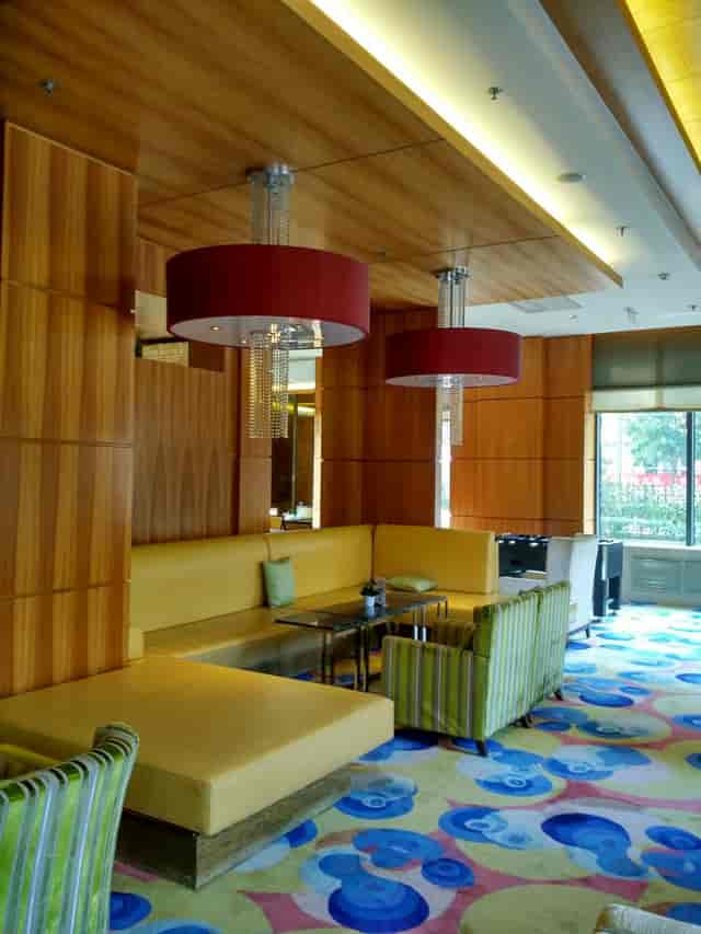 Sandalwood Resident Lounge in Beijing: stylish meeting space for networking events.