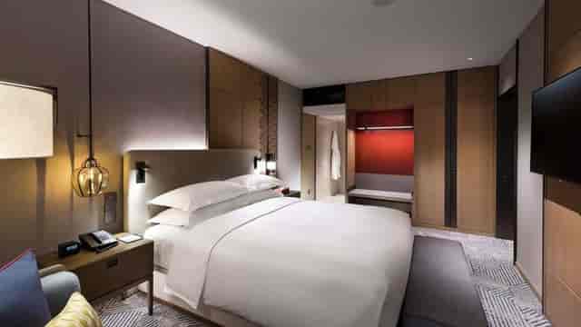 Hilton Beijing Tongzhou meeting room with modern decor for business events.