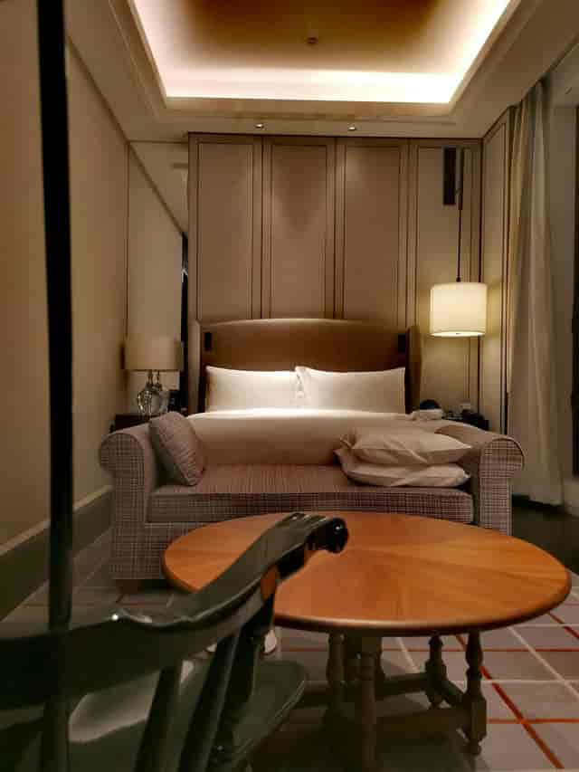 Conference Hall at Hilton Beijing Daxing featuring plush bed, ideal for events and meetings.