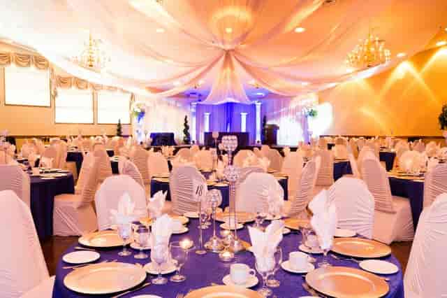 Elegant Mercanti Napoli Ballroom with blue and gold decor for weddings and corporate events.