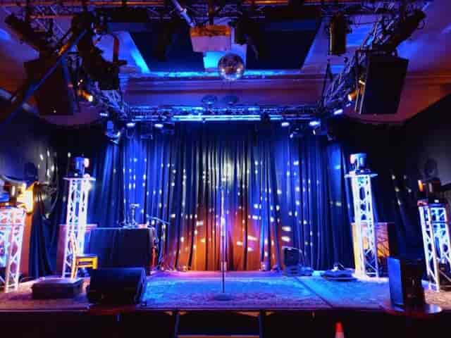 Vibrant event stage at Club Fox, featuring dynamic lighting for live performances.