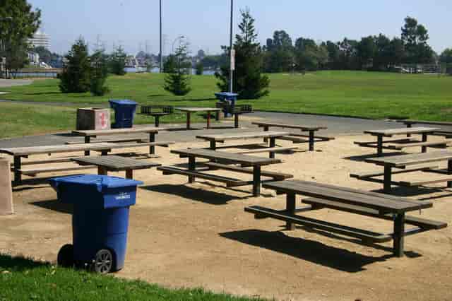 Joinville Swim Center picnic area, ideal for team-building events and casual gatherings.