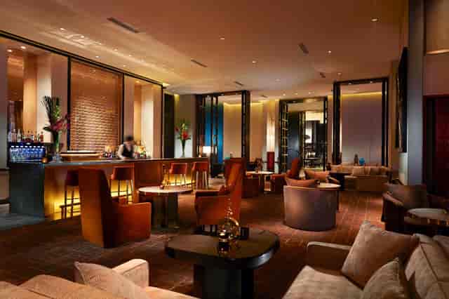 Sleek Waldorf Astoria Beijing meeting room with bar, ideal for networking events.