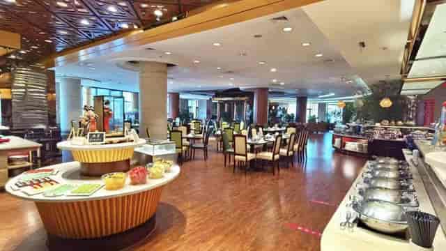 Spacious suites at Yuyang Hotel Beijing for meetings and social events, featuring modern decor.