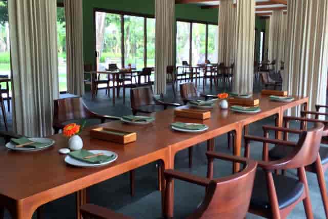 Elegant cocktail bar in Cuca Restaurant, perfect for events and meetings.