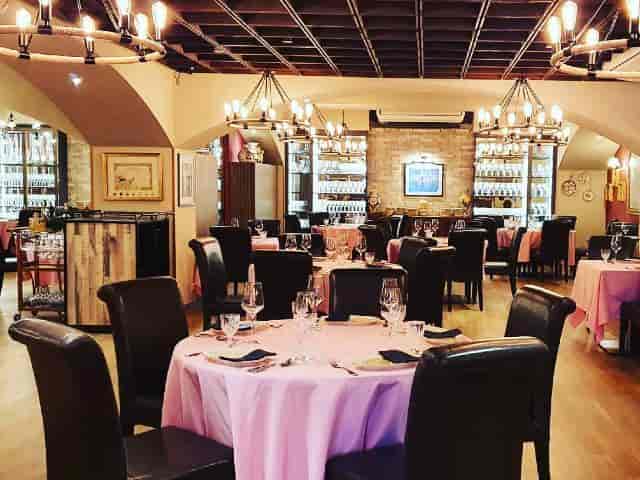 Stylish restaurant interior at Ristorante Da Valentino, perfect for intimate events and dining.