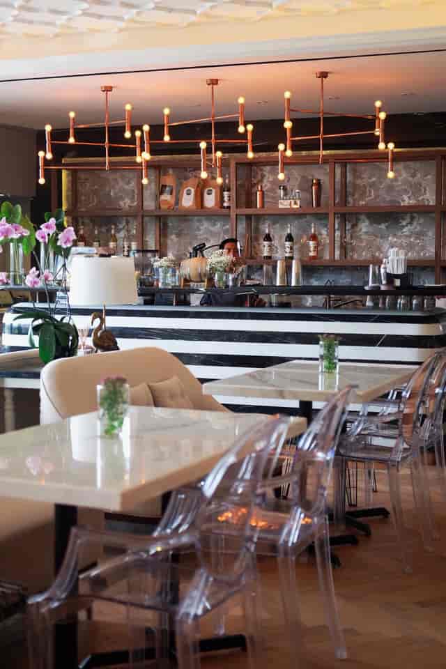 Stylish restaurant in Saine Daise with chic decor, perfect for events and gatherings.