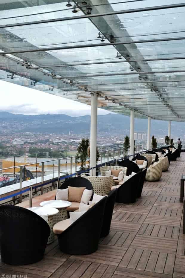 The 18th Restaurant and Lounge